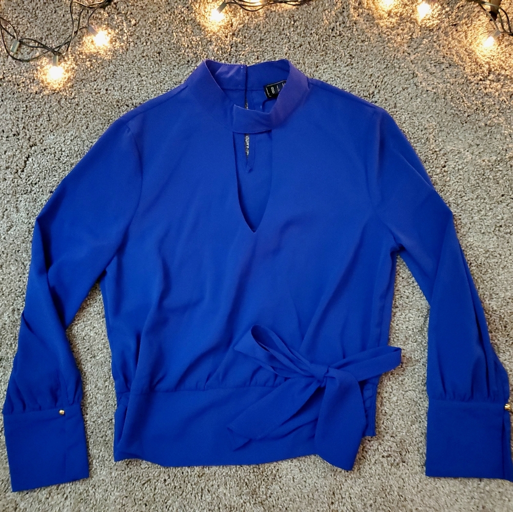 🔷️ Chic Blue Top 🔹️ - Picture 1 of 3